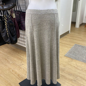 Gap knit/metallic pull on skirt M