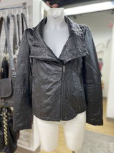 Load image into Gallery viewer, Esprit crinkle leather jacket 6
