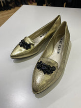 Load image into Gallery viewer, Anne Klein metallic shoes 9
