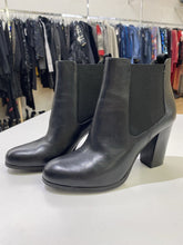 Load image into Gallery viewer, Michael Kors ankle boots 8
