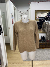 Load image into Gallery viewer, Babaton sweater 2XS
