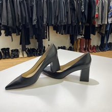 Load image into Gallery viewer, Marc Fisher block heels 8
