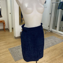 Load image into Gallery viewer, Danier vintage suede skirt 10
