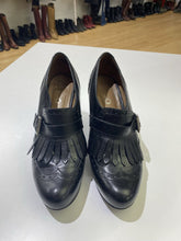 Load image into Gallery viewer, Ecco brogue style heels 38
