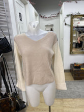 Load image into Gallery viewer, Vince cashmere sweater S
