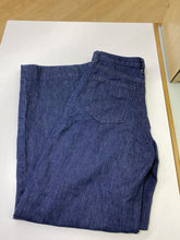 Load image into Gallery viewer, Banana Republic High Rise Relaxed Wide Leg jeans 25S
