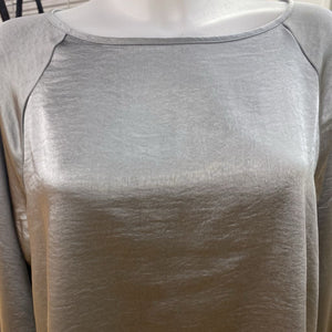 Gap satin top M