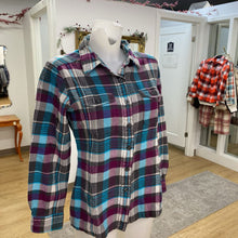 Load image into Gallery viewer, Patagonia plaid top 2
