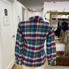 Load image into Gallery viewer, Patagonia plaid top 2
