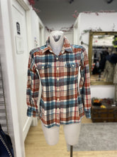 Load image into Gallery viewer, Patagonia plaid top 0
