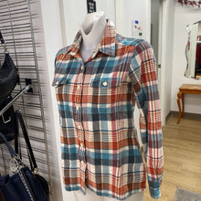 Load image into Gallery viewer, Patagonia plaid top 0
