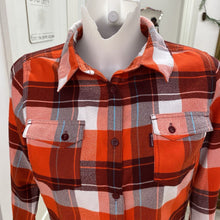 Load image into Gallery viewer, Salomon plaid top M
