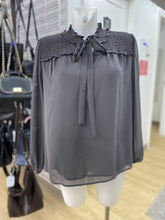 Load image into Gallery viewer, Pleione flowy top NWT M
