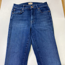 Load image into Gallery viewer, Mother The Weekender Fray jeans 26
