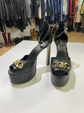 Load image into Gallery viewer, Michael Kors platform heels NWOT 8
