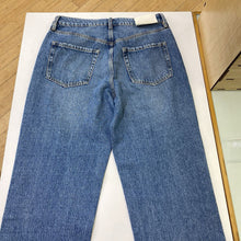 Load image into Gallery viewer, Dynamite studded rhinestone jeans 29/8
