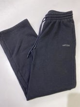 Load image into Gallery viewer, Aritzia cargo joggers XS Tall
