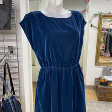 Load image into Gallery viewer, Gap velour dress M
