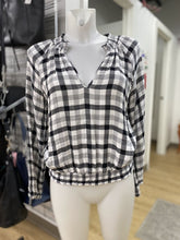 Load image into Gallery viewer, Cloth and Stone plaid top M
