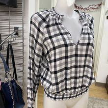 Load image into Gallery viewer, Cloth and Stone plaid top M
