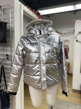 Load image into Gallery viewer, Aerie silver puffer S
