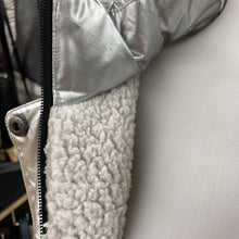 Load image into Gallery viewer, Aerie silver puffer S
