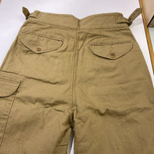 Load image into Gallery viewer, Banana Republic pleated cargo pants NWT 4s
