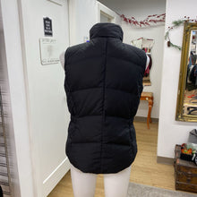 Load image into Gallery viewer, Eddie Bauer puffer vest XS
