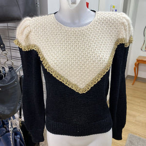 Magnolia vintage sweater M