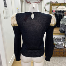 Load image into Gallery viewer, Magnolia vintage sweater M
