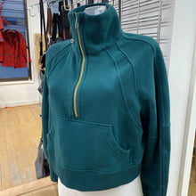 Load image into Gallery viewer, Lululemon half zip semi crop sweatshirt XS/S
