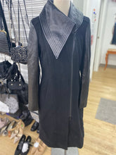 Load image into Gallery viewer, Danier mixed fabric coat S
