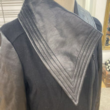 Load image into Gallery viewer, Danier mixed fabric coat S
