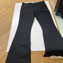 Load image into Gallery viewer, Frame Le High Flare jeans 31
