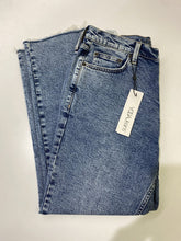 Load image into Gallery viewer, Second Yoga Jeans NWT 32
