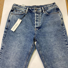 Load image into Gallery viewer, Second Yoga Jeans NWT 32
