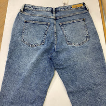 Load image into Gallery viewer, Second Yoga Jeans NWT 32
