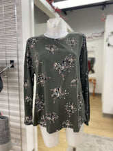 Load image into Gallery viewer, Catherine Malandrino floral top L
