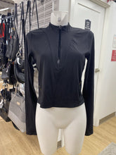 Load image into Gallery viewer, Lululemon 1/2 zip top 8
