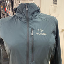 Load image into Gallery viewer, arcteryx pull over thin jacket S
