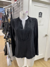 Load image into Gallery viewer, BCBG Max Azria silk top XS
