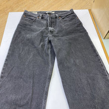 Load image into Gallery viewer, Levis Dad jeans 27
