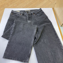 Load image into Gallery viewer, Levis Dad jeans 27
