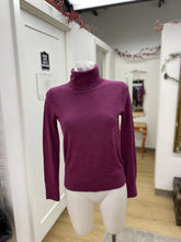 Load image into Gallery viewer, Gap merino wool sweater XS
