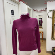 Load image into Gallery viewer, Gap merino wool sweater XS
