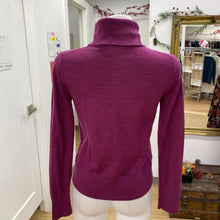 Load image into Gallery viewer, Gap merino wool sweater XS
