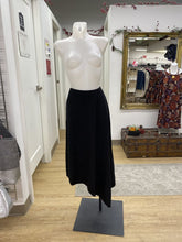 Load image into Gallery viewer, COS Midi skirt M
