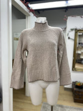 Load image into Gallery viewer, Gap soft knit sweater NWT M
