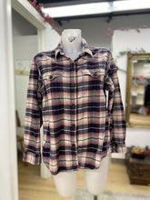 Load image into Gallery viewer, Tilley plaid flannel button up M
