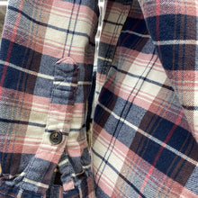 Load image into Gallery viewer, Tilley plaid flannel button up M
